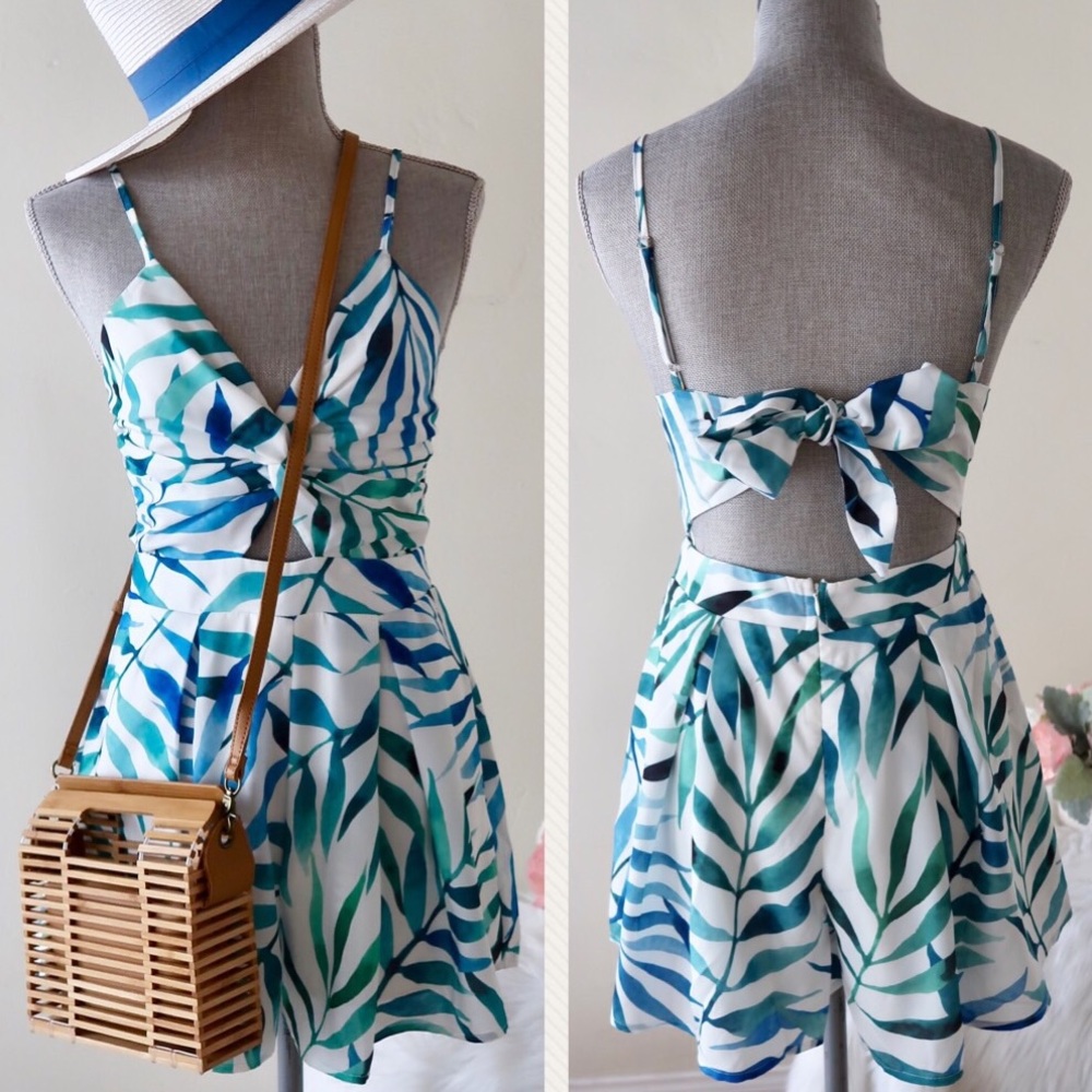 JORDAN- Seabreeze Fluttering Twisted Romper